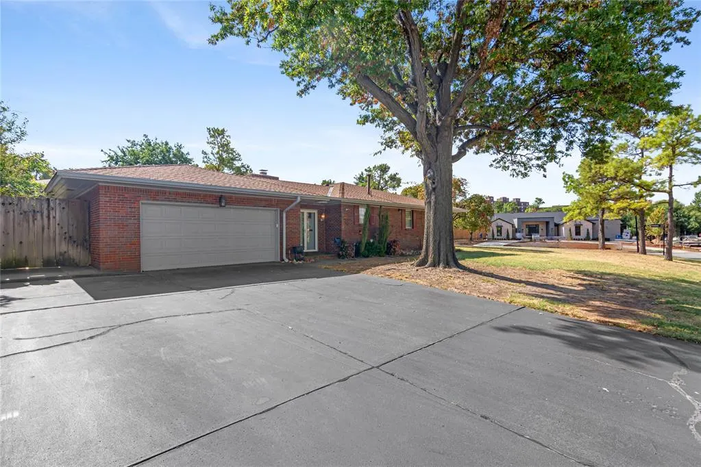 Photo 10 — 1609 Glenbrook Terrace, Nichols Hills, OK 73116