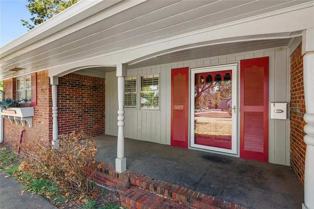 Photo 12 — 1609 Glenbrook Terrace, Nichols Hills, OK 73116