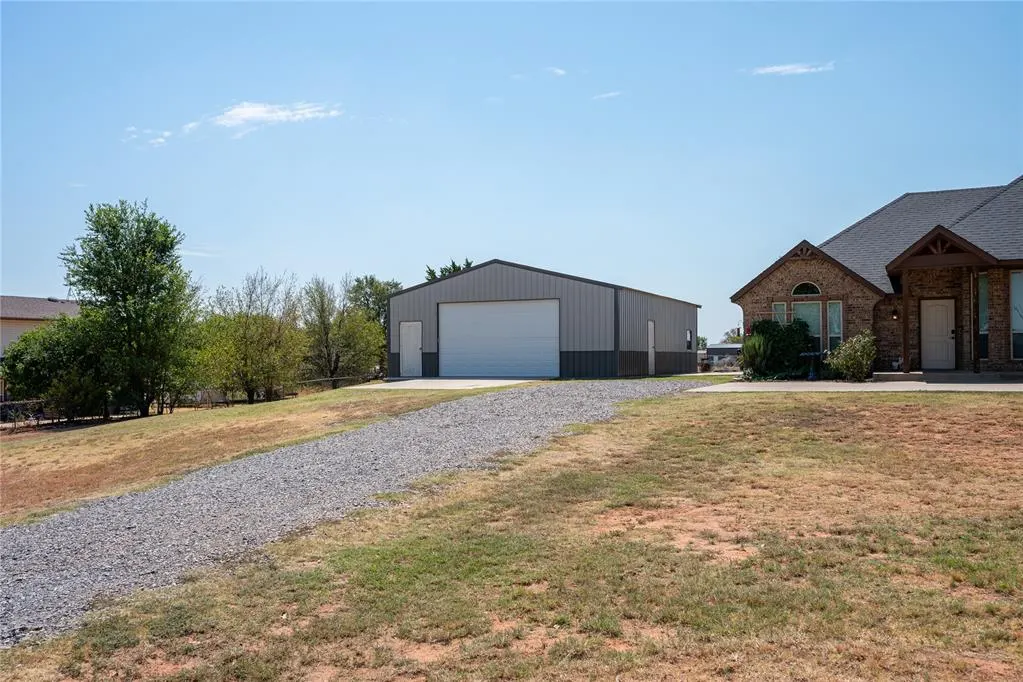 Photo 2 — 2265 County Road 1258, Blanchard, OK 73010