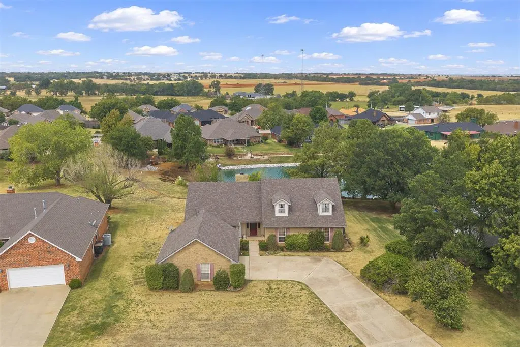 Front exterior — 2202 Lakewood Drive, Chickasha, OK 73018