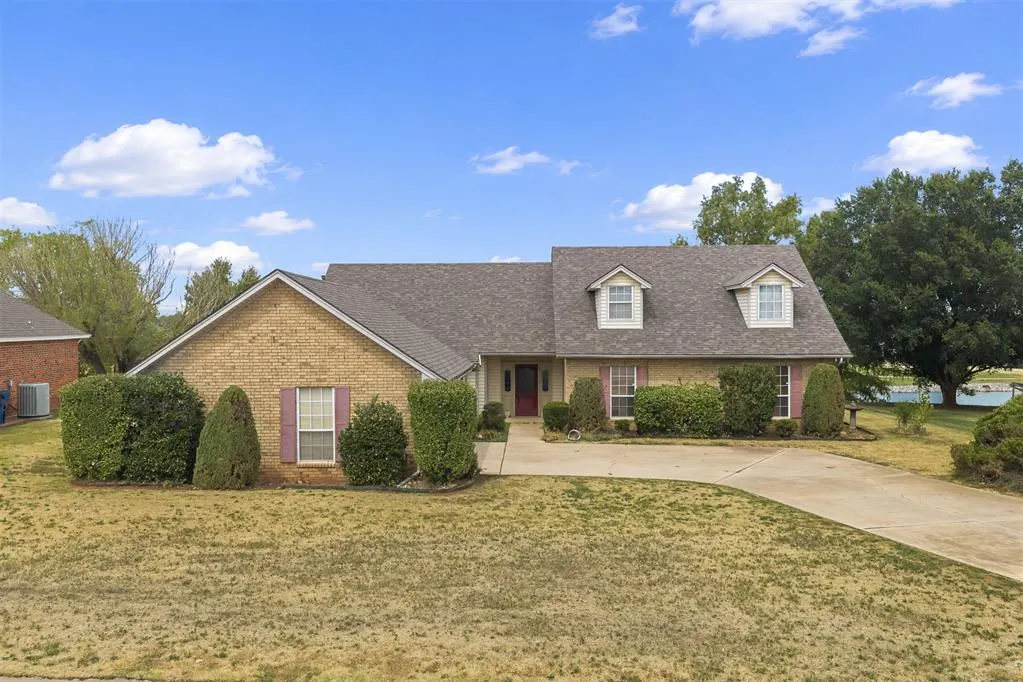 Photo 2 — 2202 Lakewood Drive, Chickasha, OK 73018