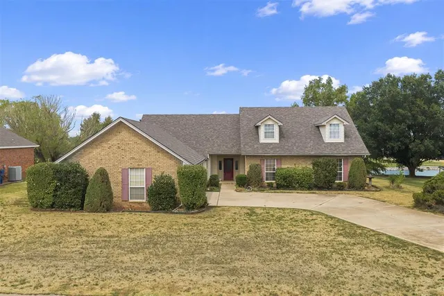 Photo 2 — 2202 Lakewood Drive, Chickasha, OK 73018