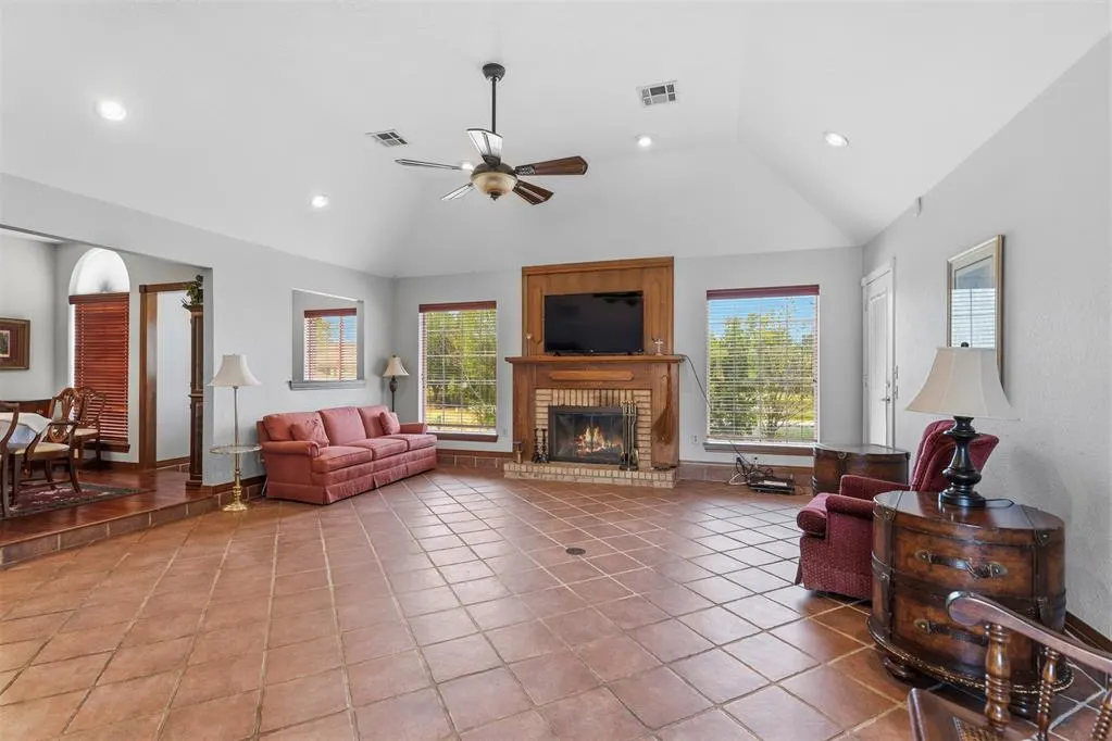 Photo 6 — 2202 Lakewood Drive, Chickasha, OK 73018
