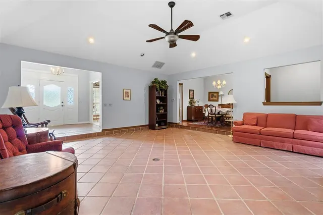 Photo 8 — 2202 Lakewood Drive, Chickasha, OK 73018