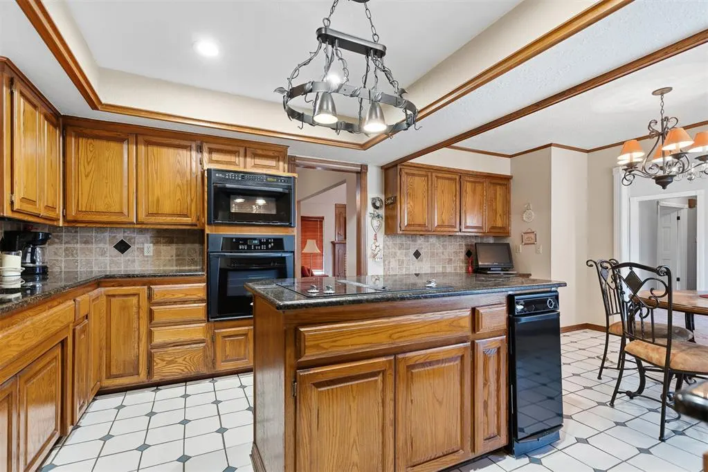 Photo 17 — 2202 Lakewood Drive, Chickasha, OK 73018