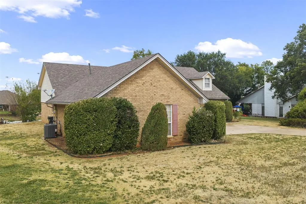 Photo 38 — 2202 Lakewood Drive, Chickasha, OK 73018