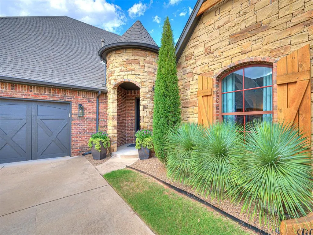 Photo 2 — 1065 Villas Creek Drive, Edmond, OK 73003