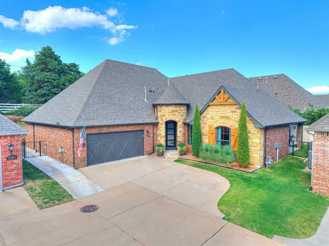 Photo 4 — 1065 Villas Creek Drive, Edmond, OK 73003