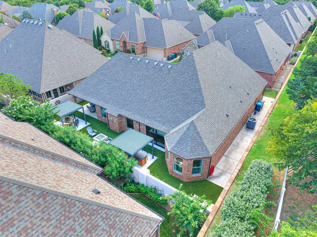 Photo 8 — 1065 Villas Creek Drive, Edmond, OK 73003