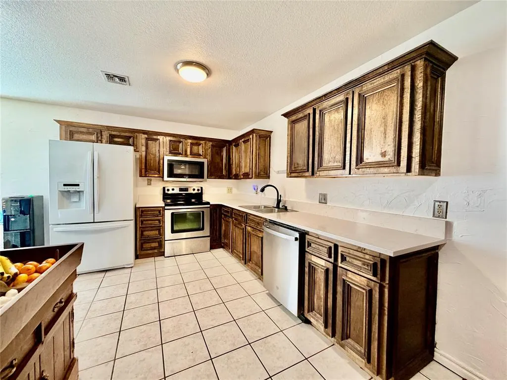 Photo 9 — 2545 Lynn Lane, Oklahoma City, OK 73120