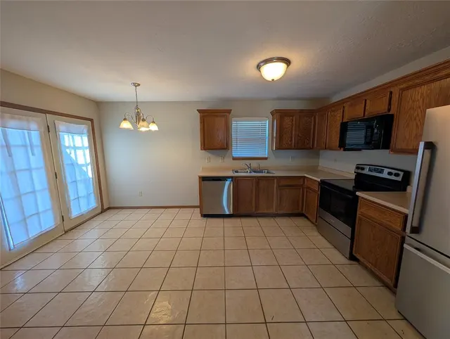 Photo 5 — 3201 Lois Arlene Circle, Oklahoma City, OK 73160