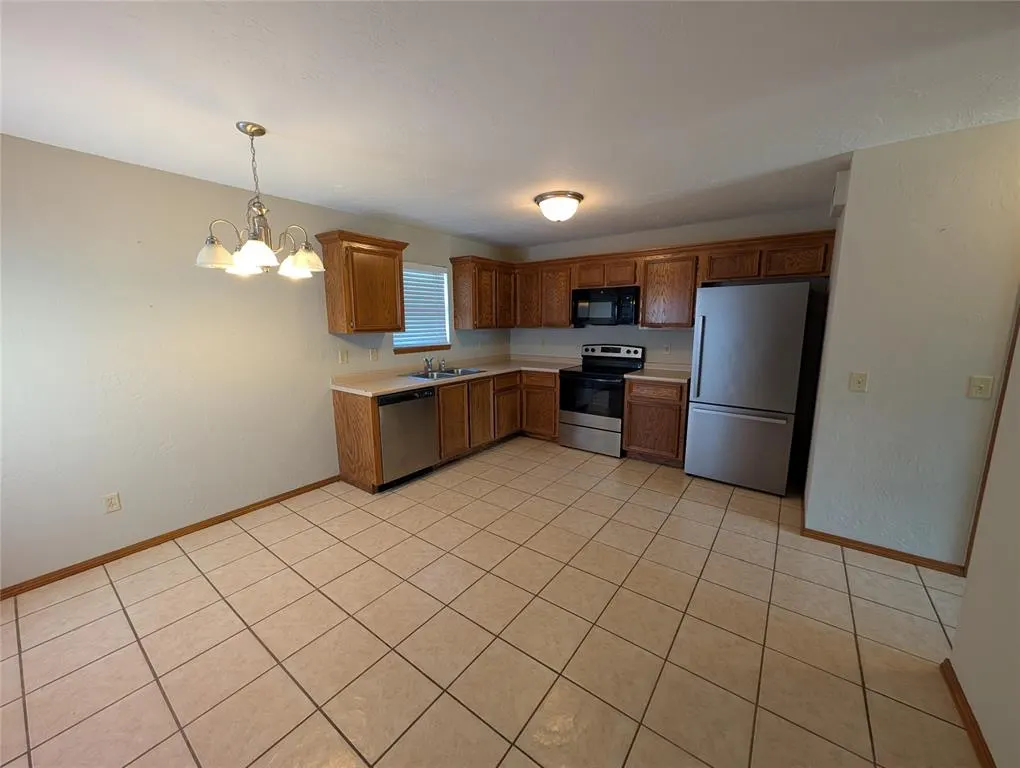 Photo 7 — 3201 Lois Arlene Circle, Oklahoma City, OK 73160