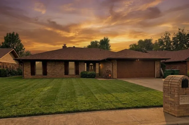 Photo 2 — 2517 W Olympic Drive, Yukon, OK 73099
