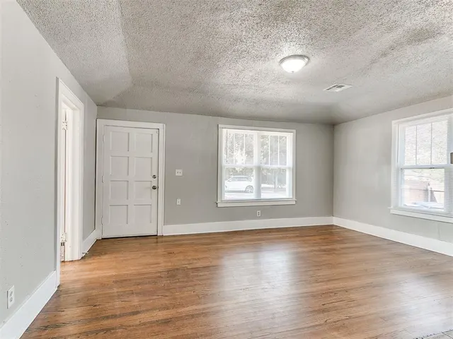 Photo 8 — 1527 NW 43rd Street, Oklahoma City, OK 73118
