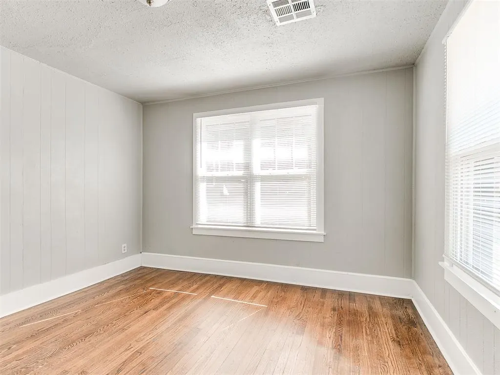 Photo 12 — 1527 NW 43rd Street, Oklahoma City, OK 73118