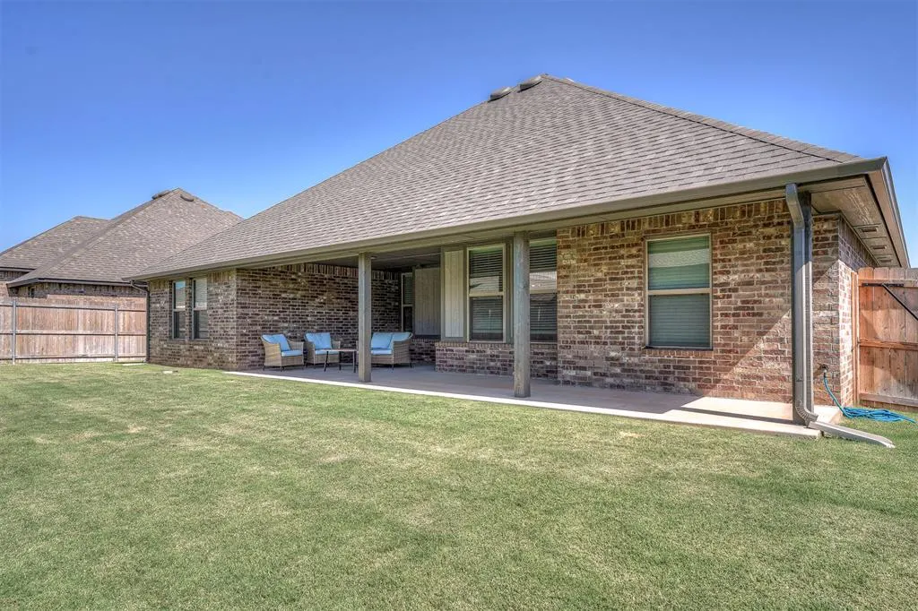 Photo 13 — 11604 NW 104th Street, Yukon, OK 73099