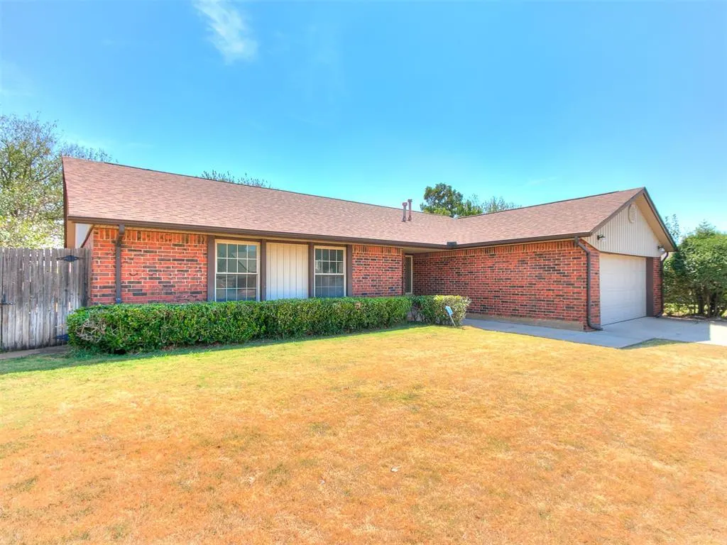 Front exterior — 1016 S Neptune Road, Edmond, OK 73003