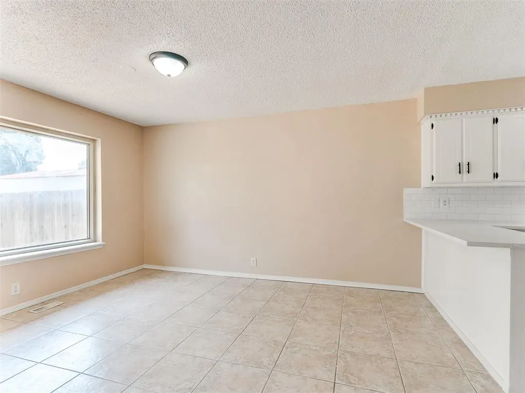 Photo 5 — 1016 S Neptune Road, Edmond, OK 73003