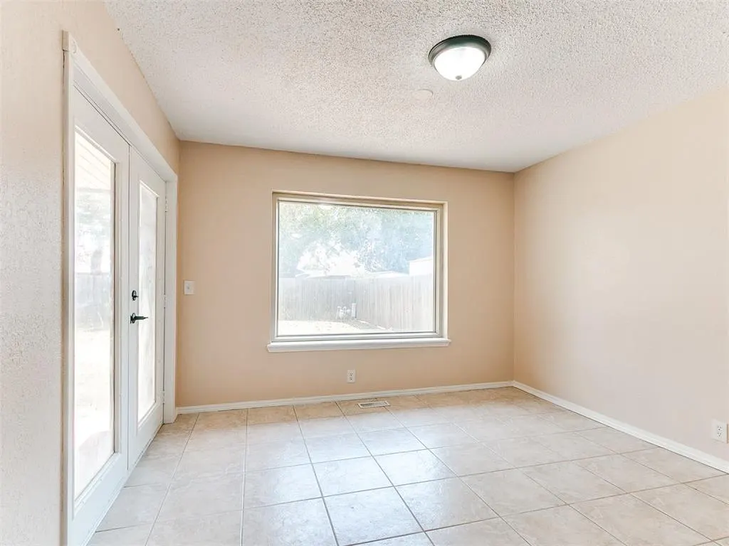 Photo 6 — 1016 S Neptune Road, Edmond, OK 73003