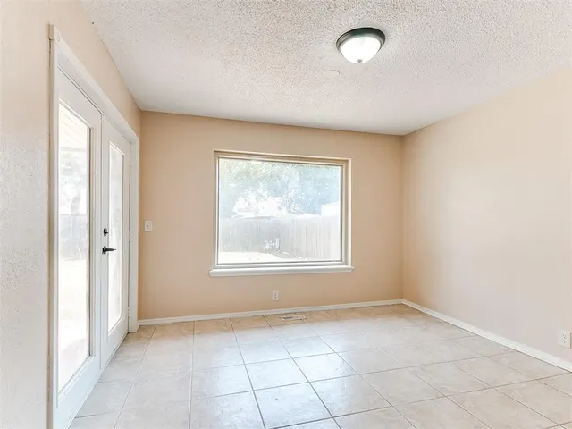 Photo 6 — 1016 S Neptune Road, Edmond, OK 73003