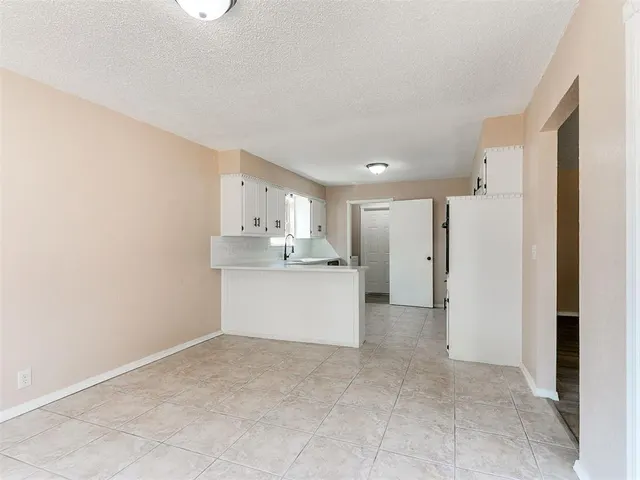 Photo 7 — 1016 S Neptune Road, Edmond, OK 73003