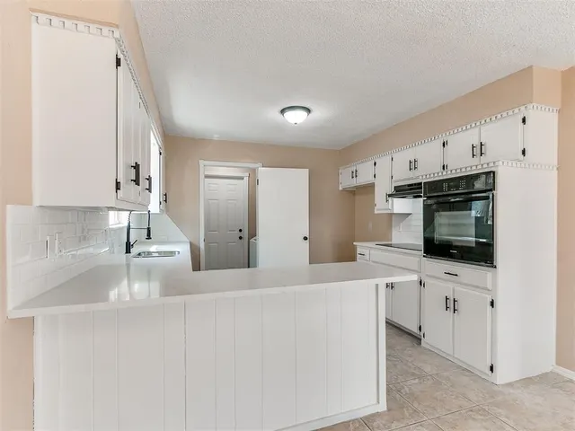 Photo 8 — 1016 S Neptune Road, Edmond, OK 73003
