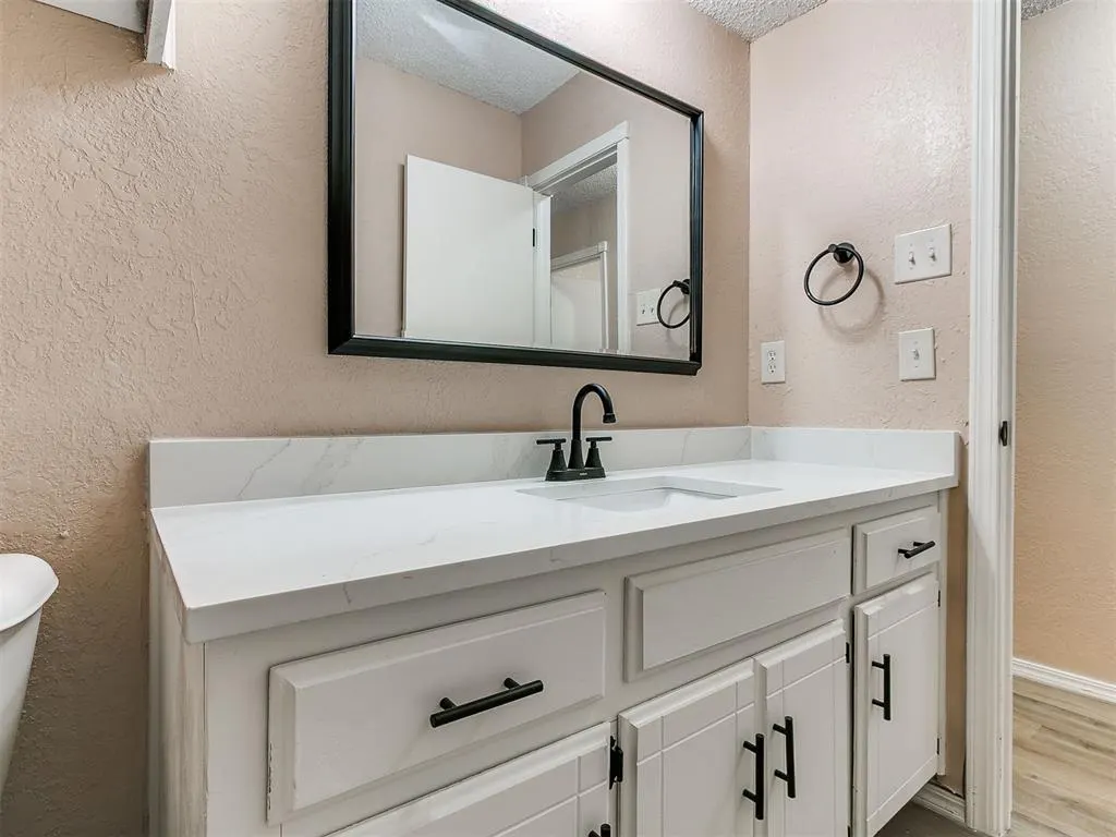 Photo 11 — 1016 S Neptune Road, Edmond, OK 73003