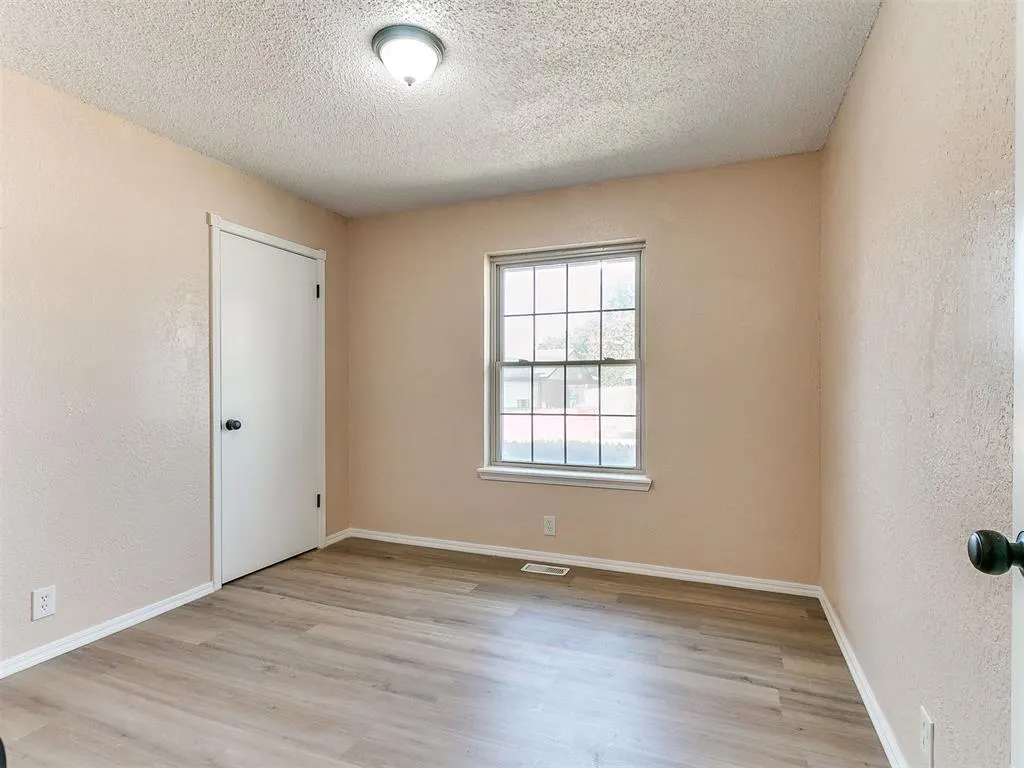 Photo 13 — 1016 S Neptune Road, Edmond, OK 73003