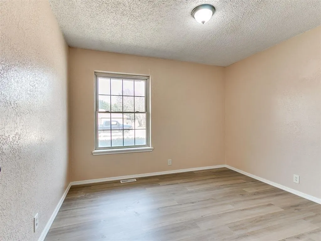 Photo 15 — 1016 S Neptune Road, Edmond, OK 73003