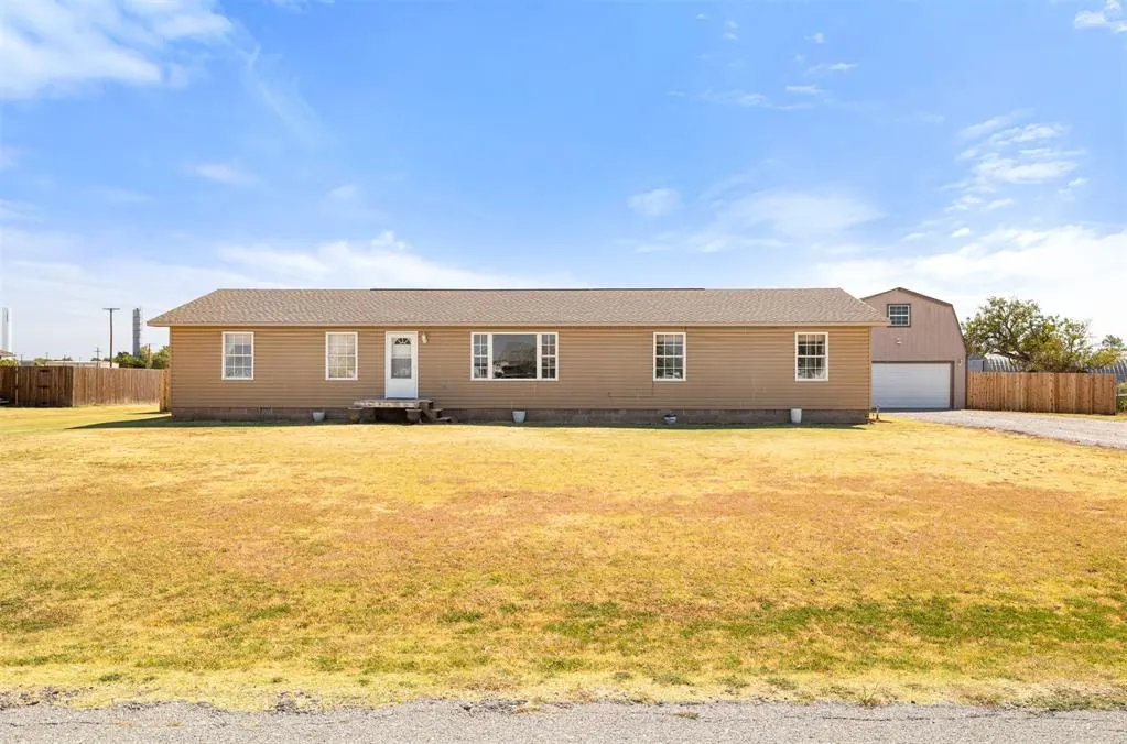 Front exterior — 205 Chickasha Avenue, Amber, OK 73004