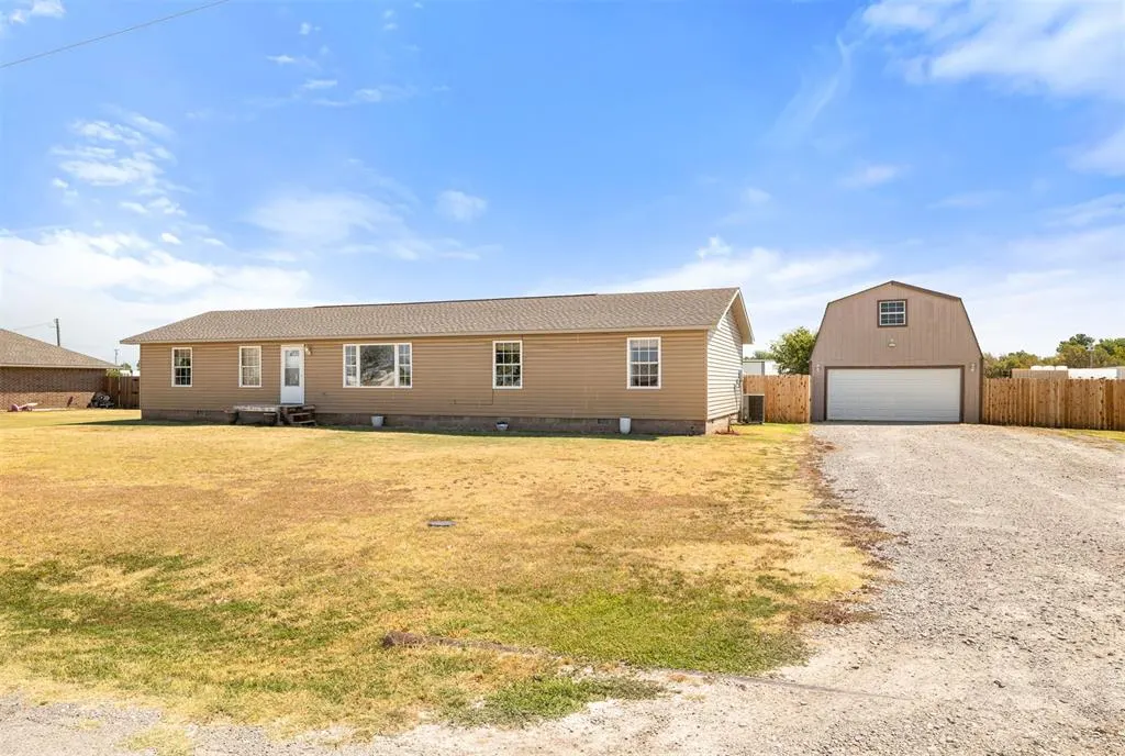 Photo 2 — 205 Chickasha Avenue, Amber, OK 73004