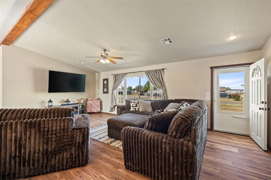 Photo 3 — 205 Chickasha Avenue, Amber, OK 73004