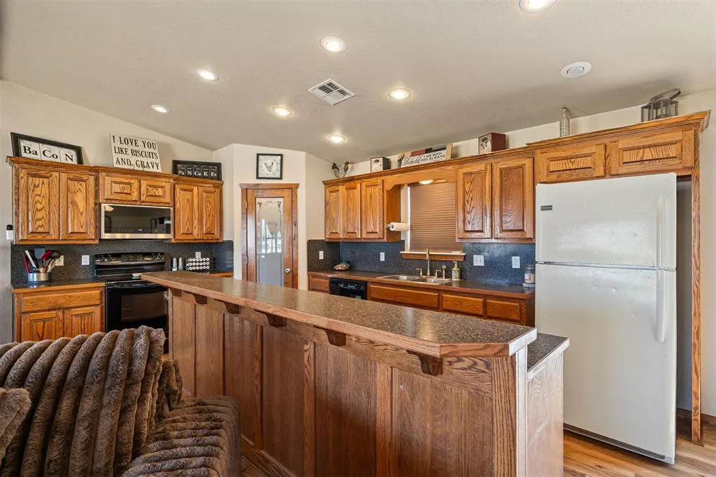 Photo 6 — 205 Chickasha Avenue, Amber, OK 73004