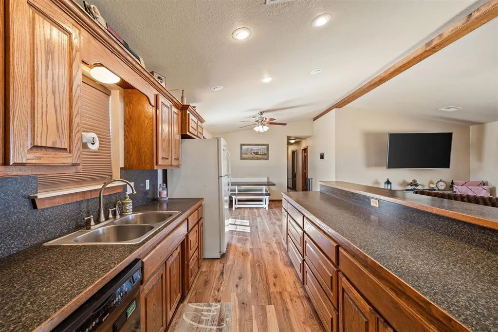 Photo 10 — 205 Chickasha Avenue, Amber, OK 73004