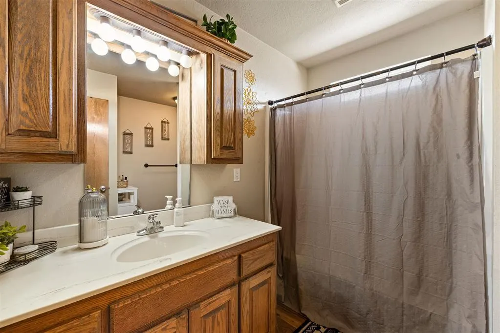 Photo 15 — 205 Chickasha Avenue, Amber, OK 73004