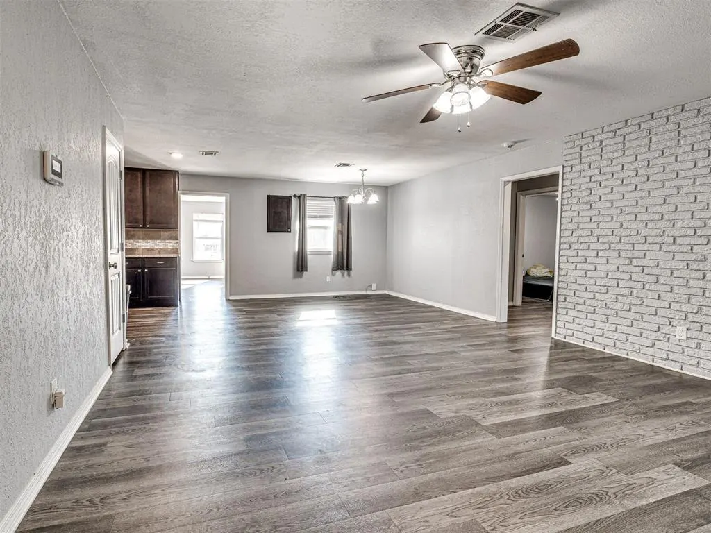 Photo 2 — 2103 N Tucker Avenue, Shawnee, OK 74804