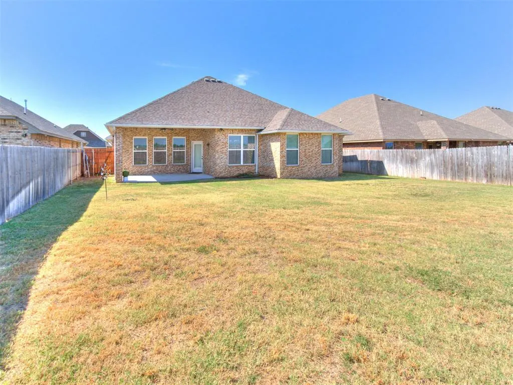 Photo 4 — 2309 Bretford Way, Norman, OK 73071