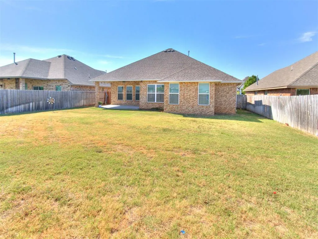 Photo 5 — 2309 Bretford Way, Norman, OK 73071