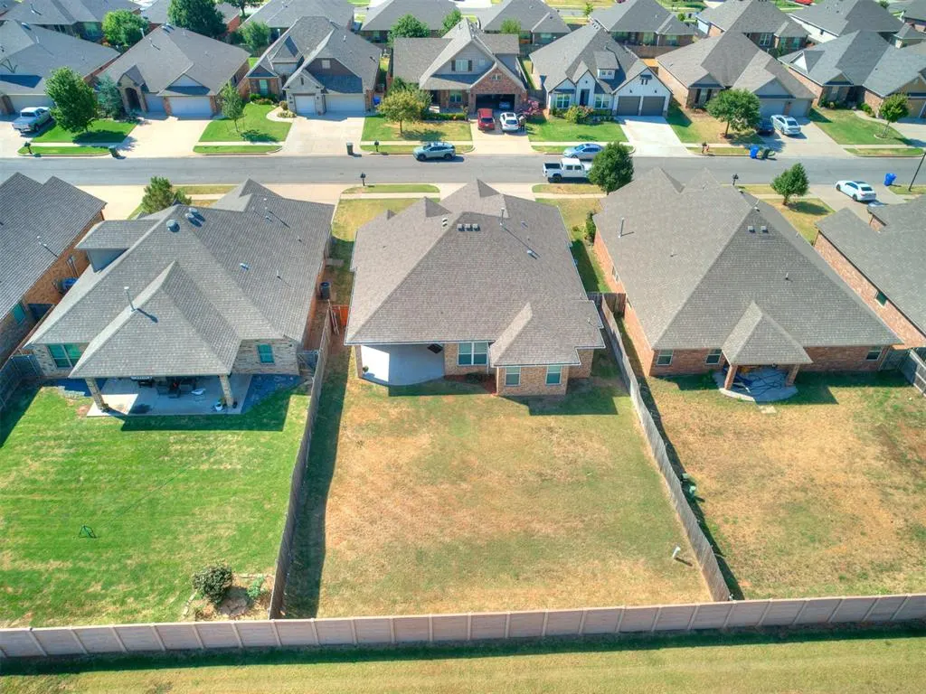 Photo 9 — 2309 Bretford Way, Norman, OK 73071
