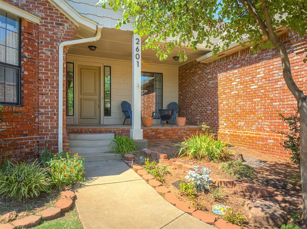 Photo 2 — 2601 Ashebriar Lane, Edmond, OK 73034