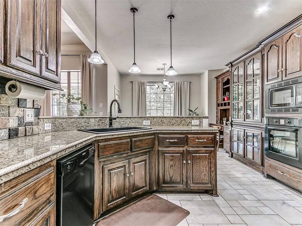 Photo 24 — 2601 Ashebriar Lane, Edmond, OK 73034