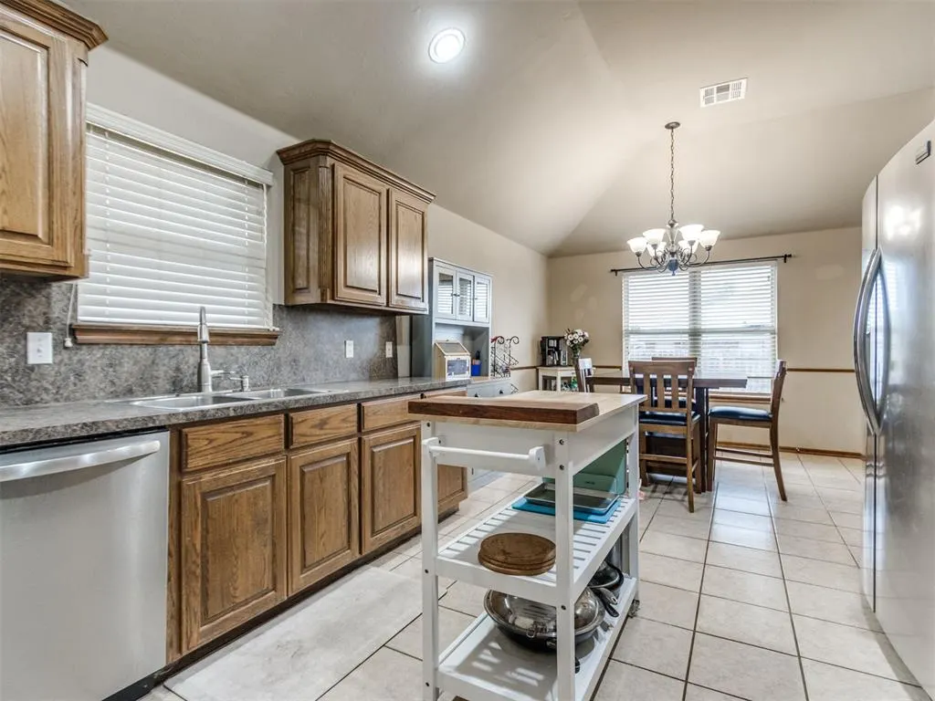 Photo 7 — 4220 Notting Hill Drive, Oklahoma City, OK 73160