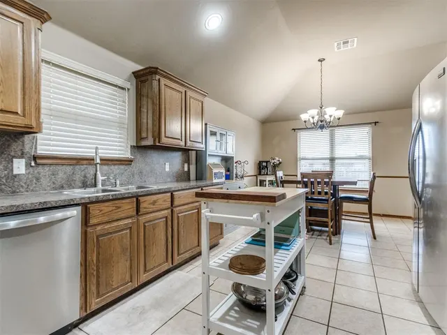 Photo 7 — 4220 Notting Hill Drive, Oklahoma City, OK 73160