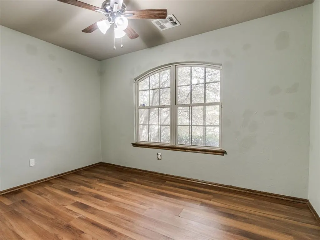 Photo 10 — 4220 Notting Hill Drive, Oklahoma City, OK 73160
