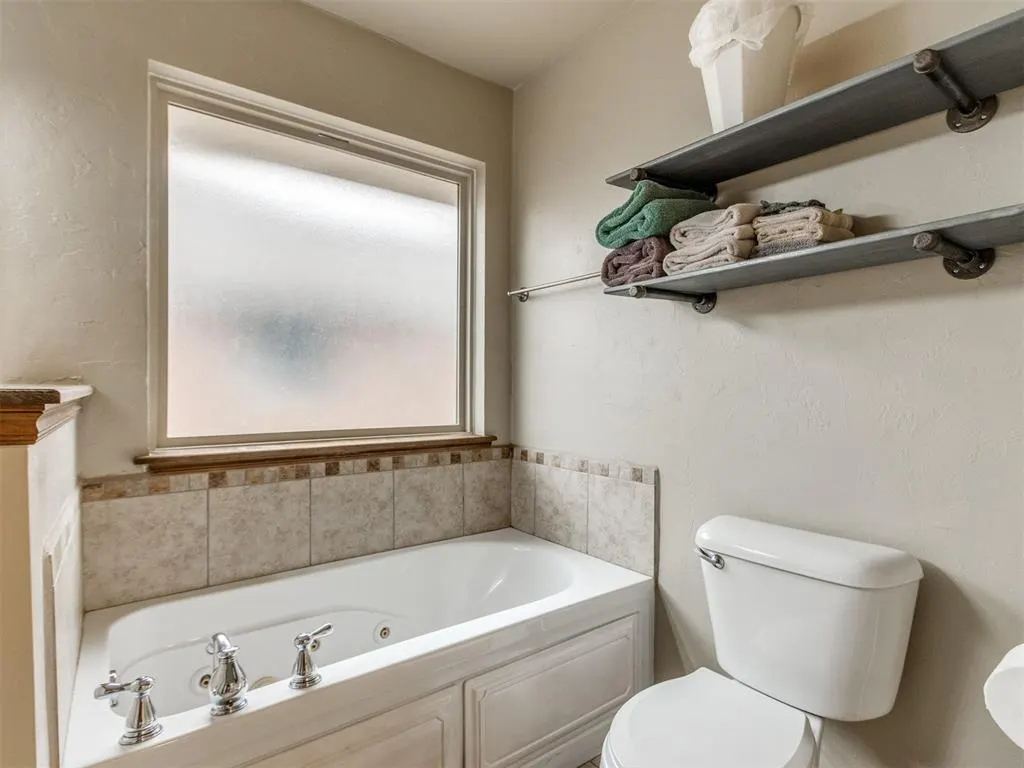 Photo 18 — 4220 Notting Hill Drive, Oklahoma City, OK 73160