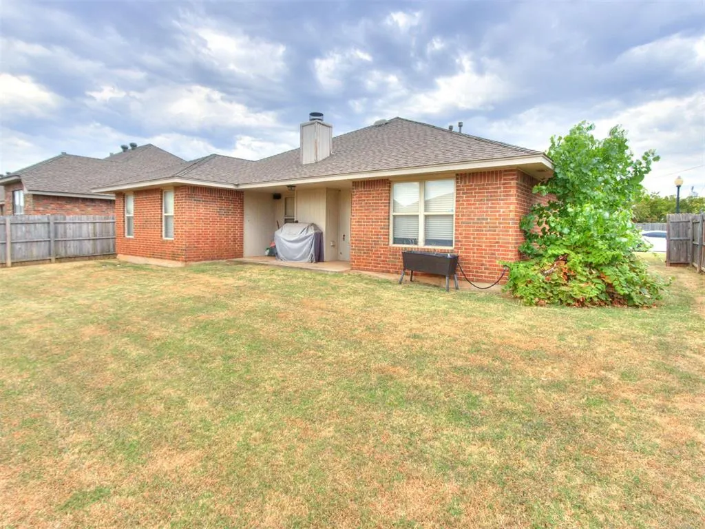 Photo 19 — 4220 Notting Hill Drive, Oklahoma City, OK 73160