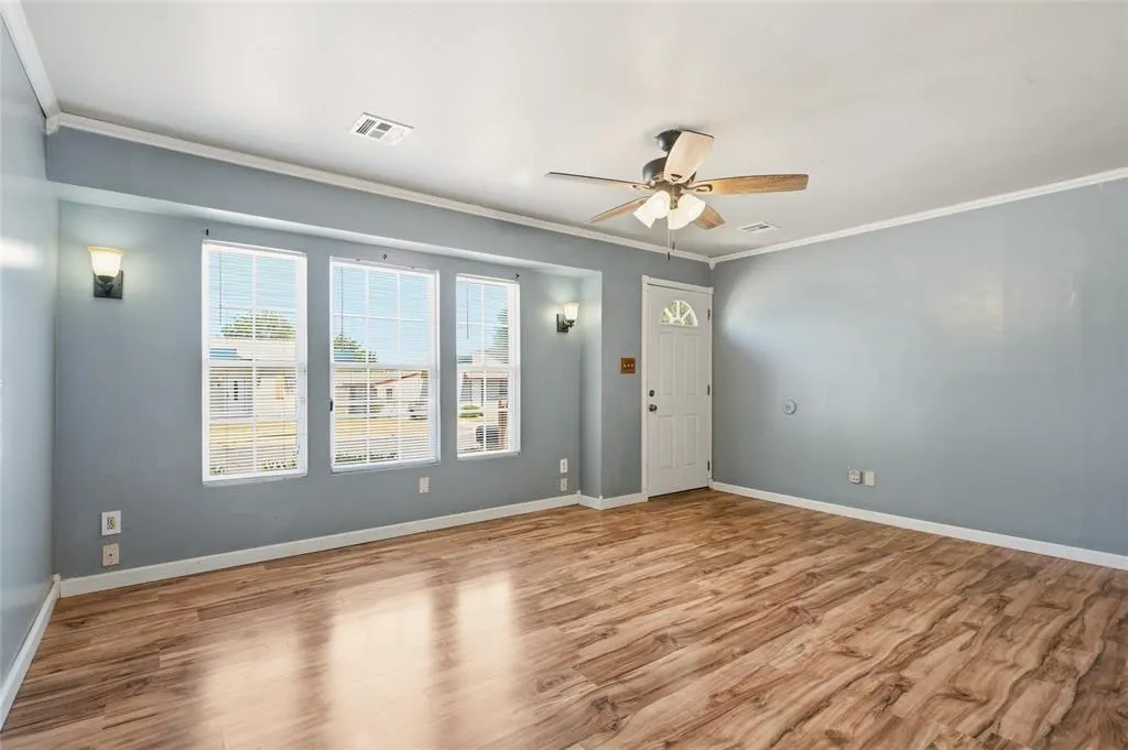 Photo 4 — 548 E Ercoupe Drive, Midwest City, OK 73110
