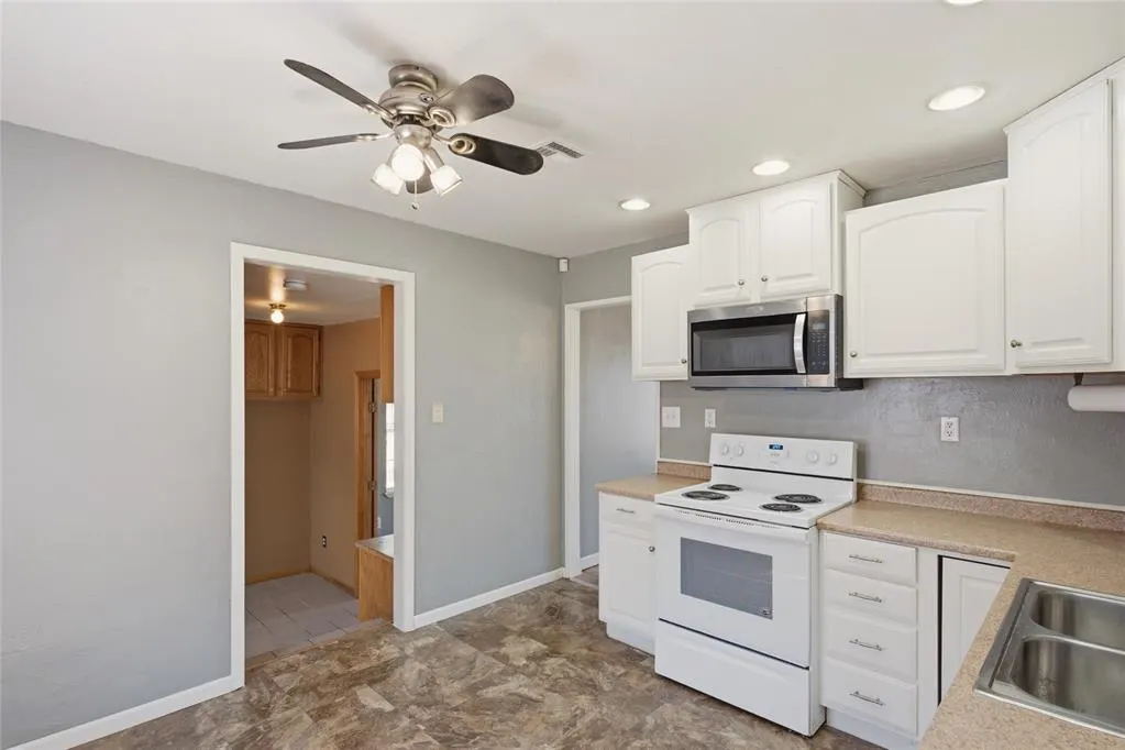 Photo 8 — 548 E Ercoupe Drive, Midwest City, OK 73110
