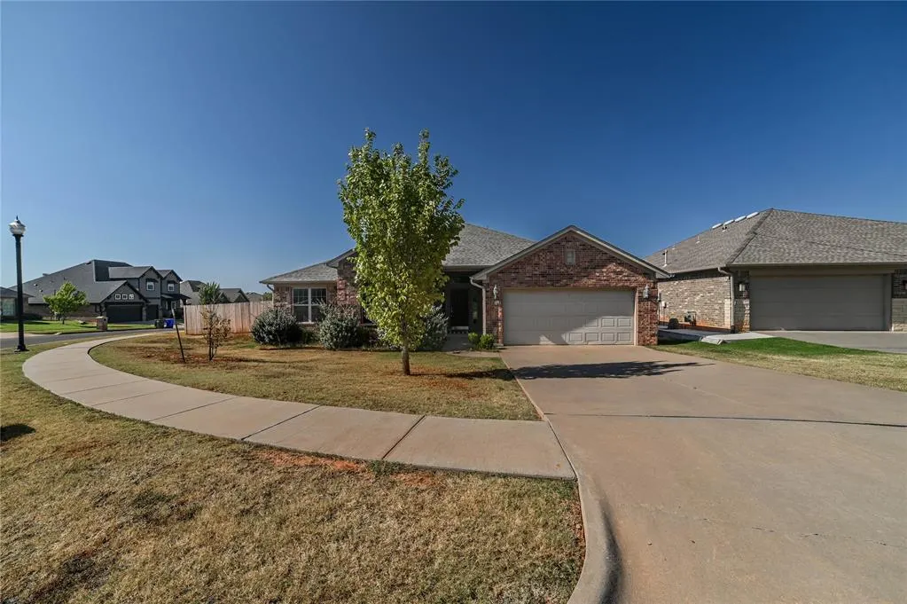 Front exterior — 605 Carolyn Ridge Road, Norman, OK 73071
