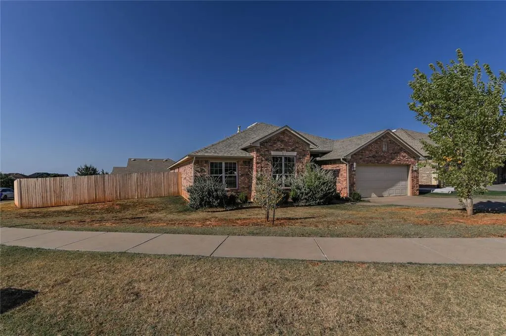 Photo 4 — 605 Carolyn Ridge Road, Norman, OK 73071